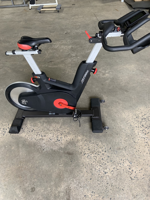 Life Fitness IC5 Spin Bike (Used)